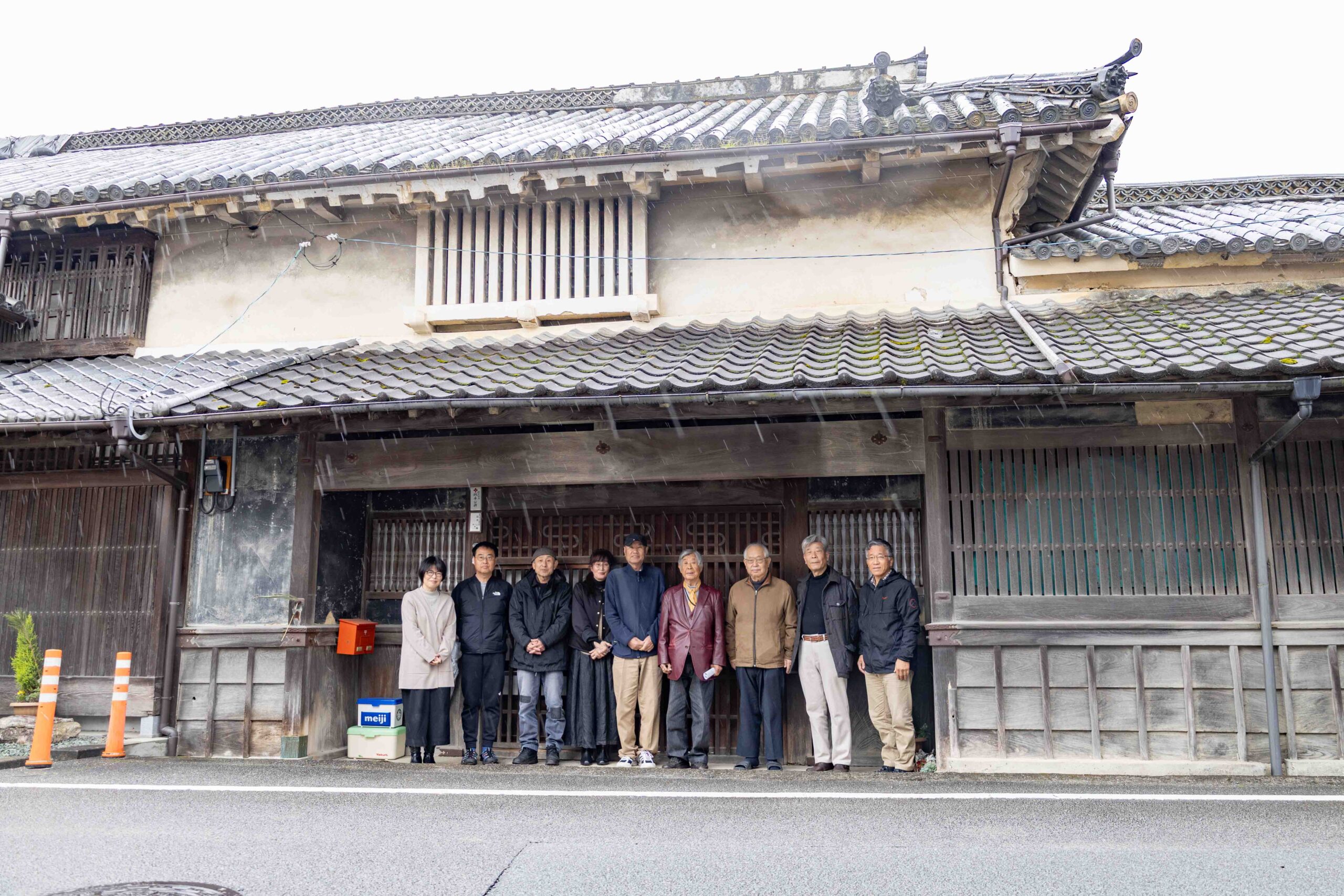 「坂本家住宅 再生へCF」との見出しで、愛媛新聞の（８）面に紹介記事が掲載されました。