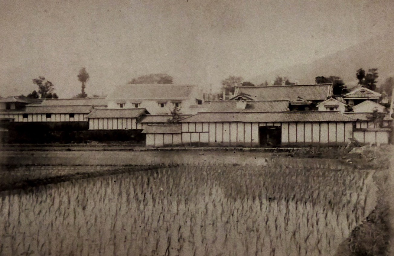 明治時代中期に撮影された最も古い写真です。この後、大規模な改築工事をしています。